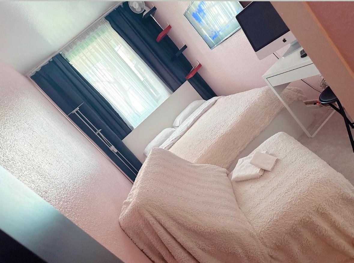 Homestay Chambre Confortable Disponible A
