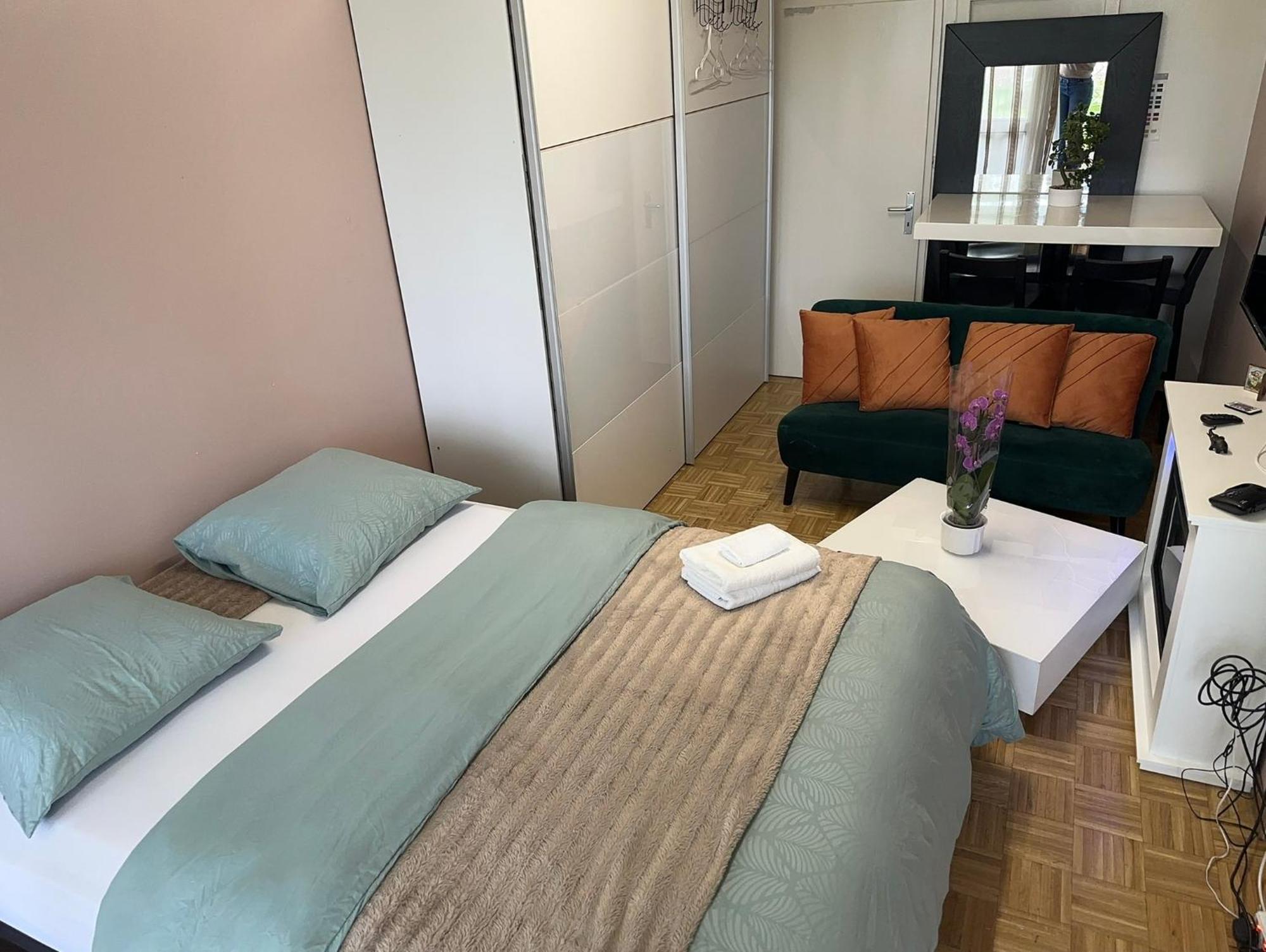 Chambre Confortable Disponible A Homestay *